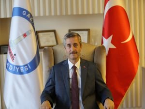 Tahmazoğlu: "Hazreti Muhammed'in sevgisiyle şekillenmeye muhtacız"