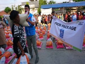 Dünyanın iyilik elleri Arakan'a yardım yağdırıyor