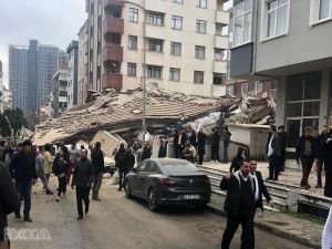 Kartal'daki çöken binanın enkazından bir genç kurtarıldı