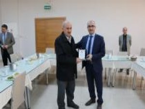 İl Özel İdaresinden emekli olan personellerine plaket