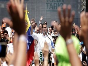 Guaido Venezuela'ya döndü