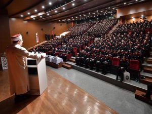 Erbaş: "Din istismarı, ümmetin vahdetini tehdit eden bir güvenlik meselesine dönüşmüştür"