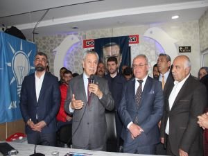 Bülent Arınç: "ABD'nin başındaki adam ateşe benzin döküyor"