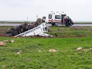 Şarampole yuvarlanan kamyon hurdaya döndü