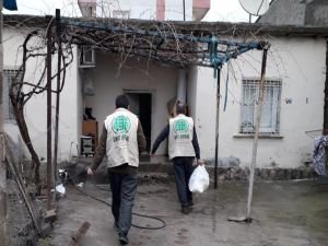 Van Umut Kervanı yüzlerce aileye gıda yardımında bulundu