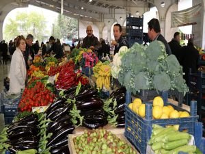 Pazarcı ve vatandaşlar yüksek fiyattan şikayetçi