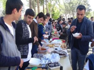 İmam hatip öğrencilerinden Afrika için kermes