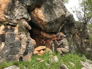 PKK'ya ait mühimmat ve esrar ele geçirildi