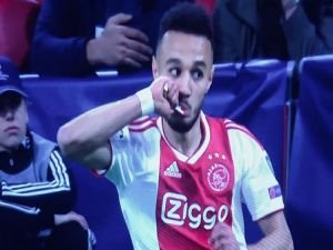 Ajax'lı oyuncular maç esnasında oruçlarını açtı