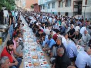 HÜDA PAR Çınar İlçe Başkanlığının iftar programına yoğun ilgi