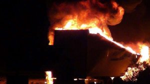 PKK'lılar 8 aracı ateşe verdi