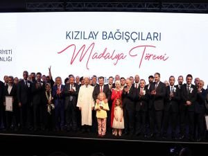 Kızılay Bağışçıları Madalya Töreni'nde Diyanet'e ödül