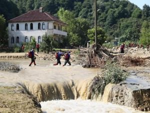 Düzce'de kayıp 4 kişiyi arama çalışmaları sürüyor