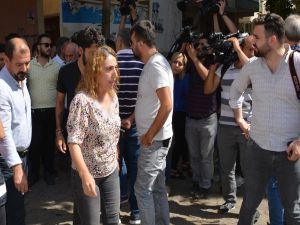 Utanmazlığa bak! HDP'li vekil eylem yapan annelerle alay etti
