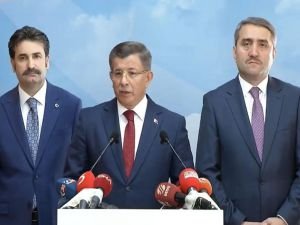 Davutoğlu, AK Parti'den istifa etti