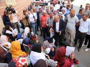 Diyarbakırlı aşiretlerden oturma eylemindeki ailelere destek ziyareti