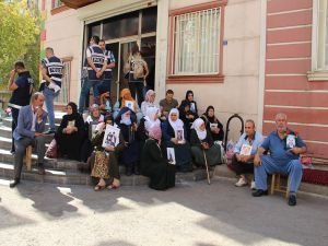 Bir anne daha evladı için eylemde: Oğlumuzu istiyoruz