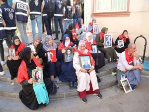 Evlat nöbetindeki ailelerin umutlu bekleyişi 19'uncu gününde