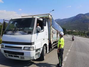 Karayolunda bekleme yapan araçların denetimi gerçekleştirildi