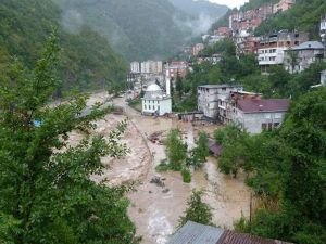 Artvin’de sel ve heyelan