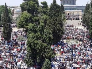 40 bin kişi Mescid-i Aksa'da cuma namazı kıldı