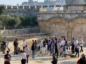 Siyonistlerden Mescid-i Aksa'ya baskın