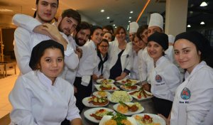 Zorla şarap tattıran O akademisyen istifa etti