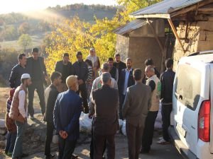 Elazığ Umut Kervanı’ndan yangında evi yanan ailelere yardım