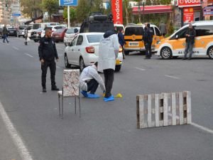 'Polisim' dedi taksicinin ayağına sıktı