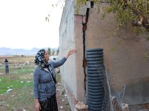 Evi çökme tehlikesi altında bulunan aile yardım bekliyor