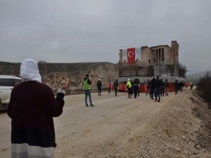 Hasankeyf’teki son eser gözyaşları arasında taşındı