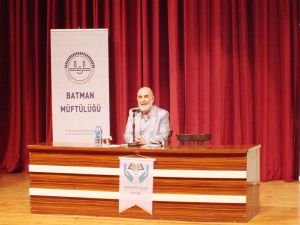 Ahmet Taşgetiren Batman’da “Allah’a Bağlı Bir Hayat” konulu konferans verdi