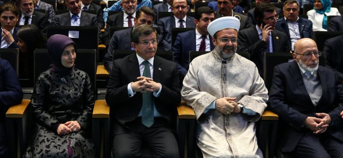 Başbakan Davutoğlu, Kutlu Doğum Programı‘na katıldı