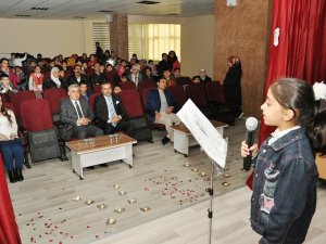 Aslan, miniklerinin şiir dinletisi etkinliğine katıldı