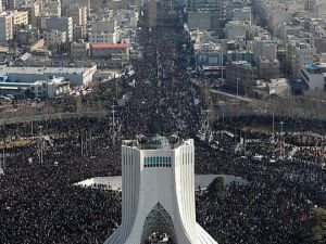 Kasım Süleymani memleketi Kirman'da toprağa verildi