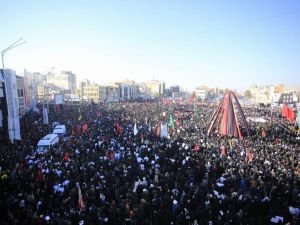 Süleymani'nin cenaze töreninde izdiham