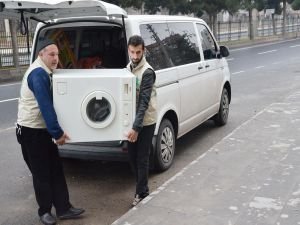 Diyarbakır Umut Kervanı mağdur bir aileyi sevindirdi