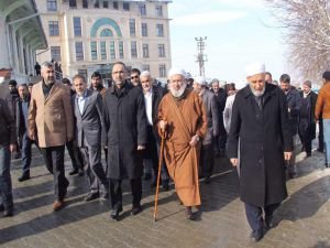 HÜDA PAR Genel Başkanı Sağlam Şeyh Abdülkerim Çevik'in taziyesine katıldı