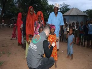 Avrupa Yetim Eli yetimlerin yüzünü güldürmek için Kenya'da