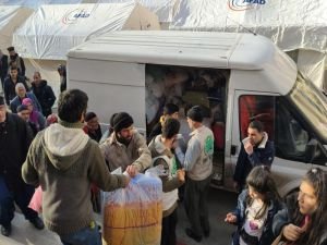 Elâzığ Umut Kervanı deprem bölgesinde yardım faaliyetlerine devam ediyor