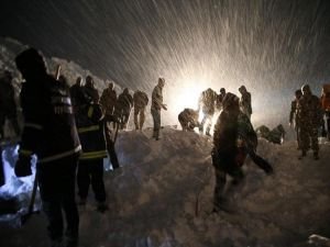 Van'da çığ altında kalan 5 kişiye ulaşıldı