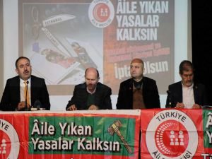 Türkiye Aile Meclisi "Aileyi Yıkan Sorunların Çözümleri" başlığıyla panel düzenledi