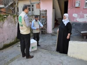 Umut Kervanı, Batman’da ihtiyaç sahiplerine giyim ve gıda yardımında bulundu