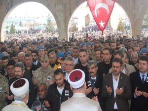 İdlib saldırısında hayatını kaybeden asker son yolculuğuna uğurlandı