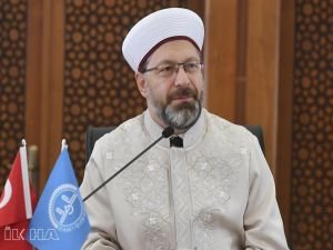 Diyanet İşleri Başkanı Erbaş cami ve mescitlerde cemaatle namaza ara verileceğini açıkladı