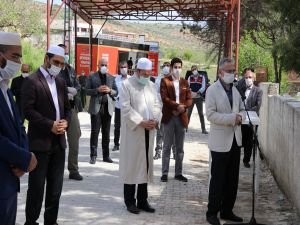 Covid-19 nedeniyle vefat eden Mehmet Görmez’in annesi dualarla defnedildi