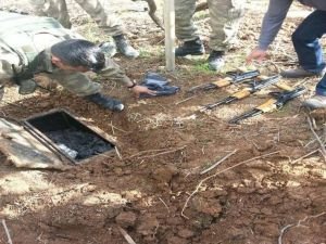 Silahları toprağa gömmüşler !