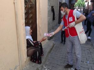 Kızılay Bağlar Şubesi 10 bin maske dağıttı