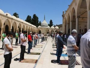 Şanlıurfa’da uzun bir aradan sonra ilk Cuma namazı kılındı