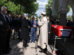 Ahmet Tekdal dualarla son yolculuğuna uğurlandı